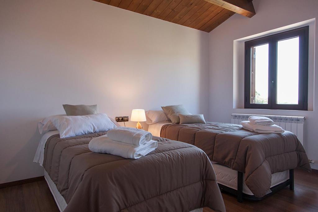 A bed or beds in a room at Casa Cal Saboya