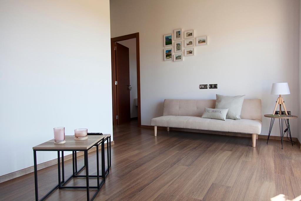 A bed or beds in a room at Casa Cal Saboya