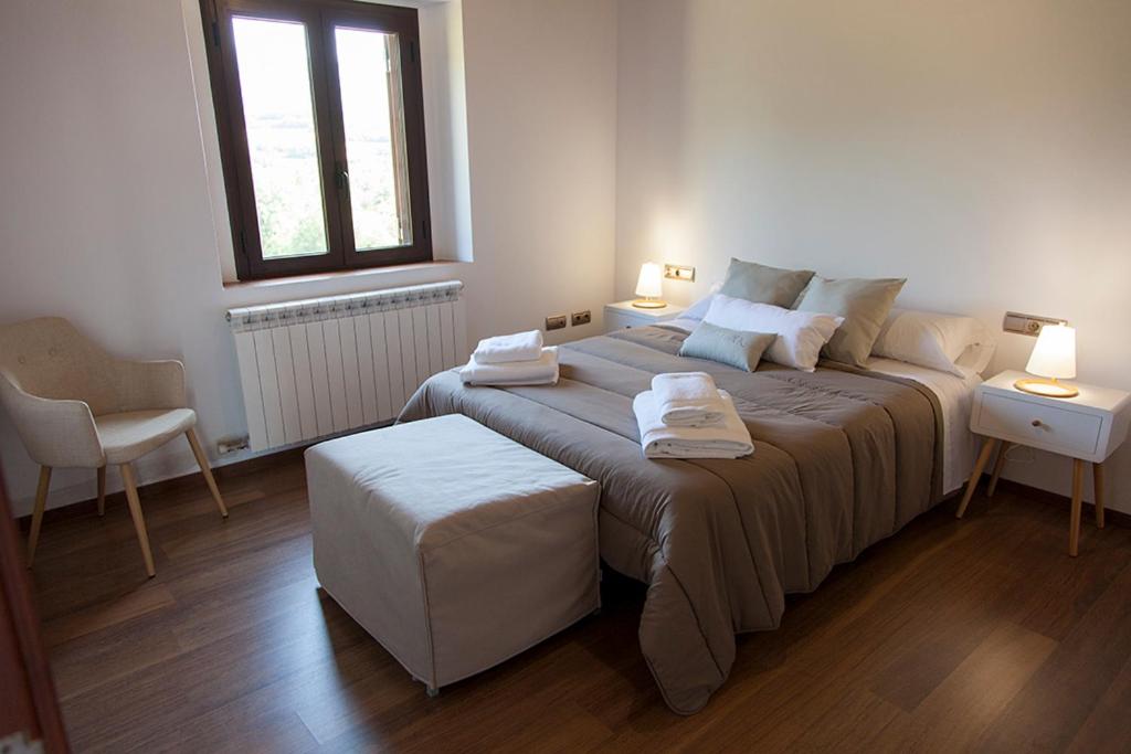 A bed or beds in a room at Casa Cal Saboya