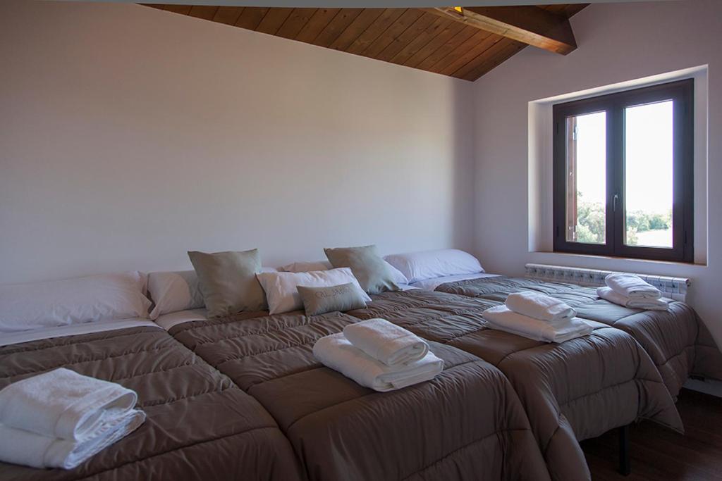 A bed or beds in a room at Casa Cal Saboya