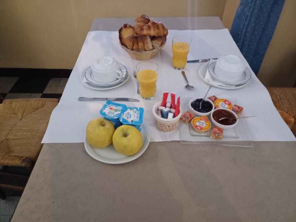 Jídlo v hotelu nebo okolí