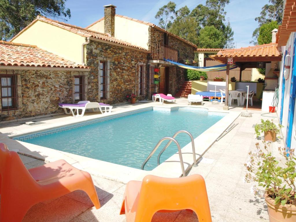 a villa with a swimming pool in front of a house at BCL12V3 Antiga Azenha convertida num alojamento tu in Barcelos