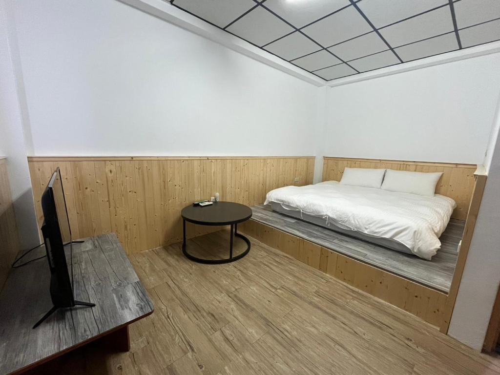 Postel nebo postele na pokoji v ubytování 蘭嶼Hi海背包客棧