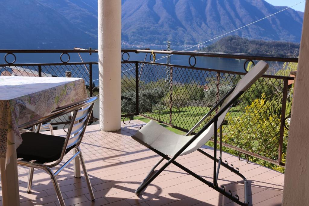 A general mountain view or a mountain view taken from the holiday home