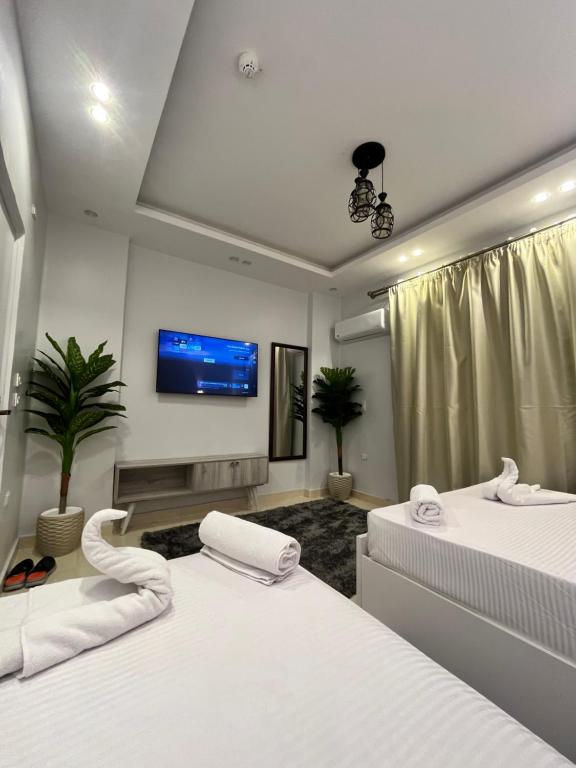 Llit o llits en una habitació de Triple garden view hotel