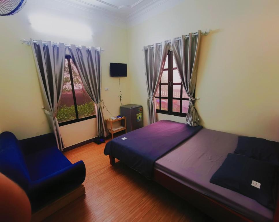 Postel nebo postele na pokoji v ubytování Khách sạn Hoàng Anh