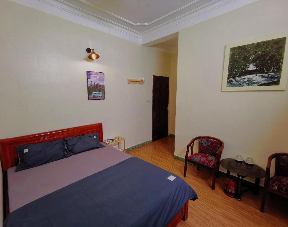 Postel nebo postele na pokoji v ubytování Khách sạn Hoàng Anh