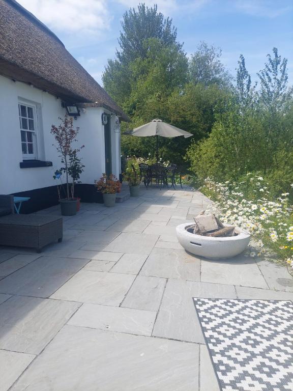 Zahrada ubytování Riversuir Thatch Cottage