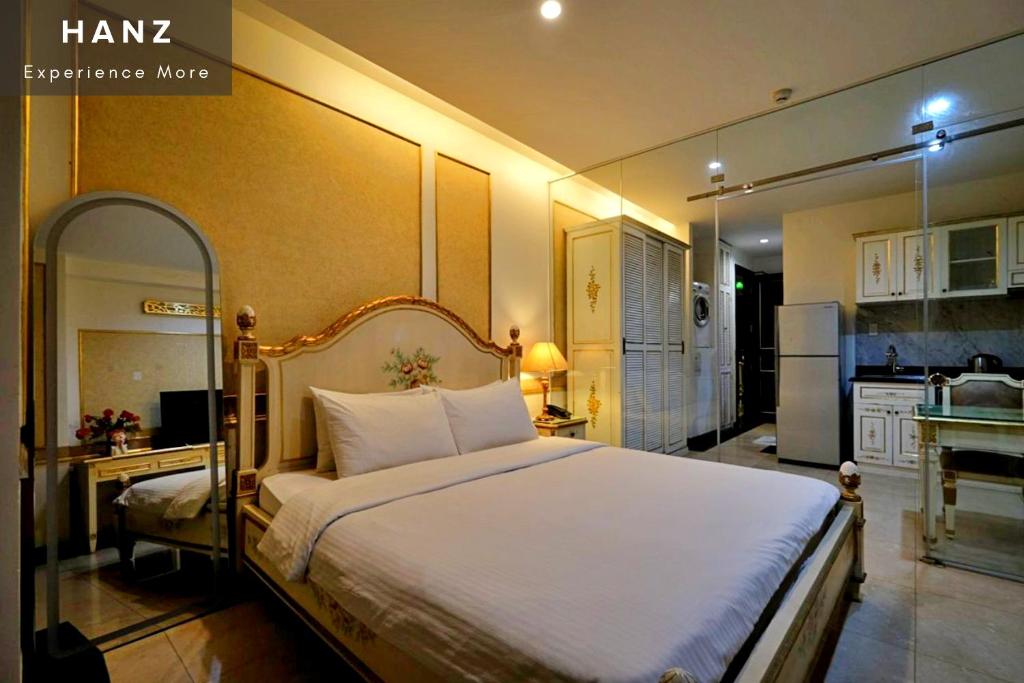 Postel nebo postele na pokoji v ubytování S79 Residences 345AB Apartment