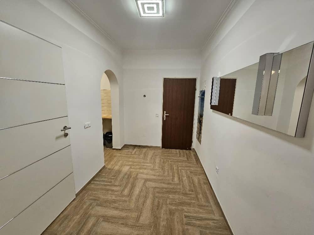 Imagem da galeria de Classic Apartment I Close to Main Station I 10 Minutes to Belvedere em Viena