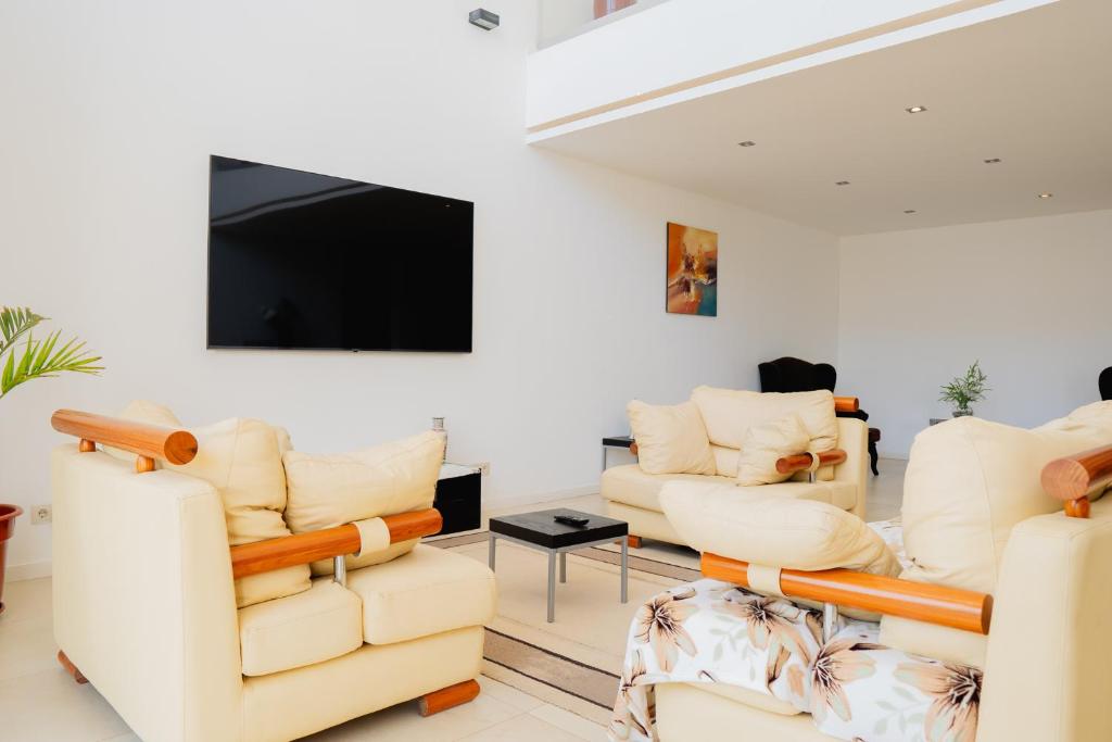 TV a/nebo společenská místnost v ubytování Kriol Guest House
