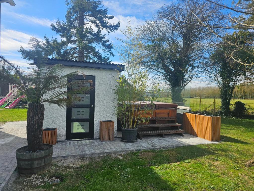 Zahrada ubytování Contemporary Dublin Suite with Hot Tub