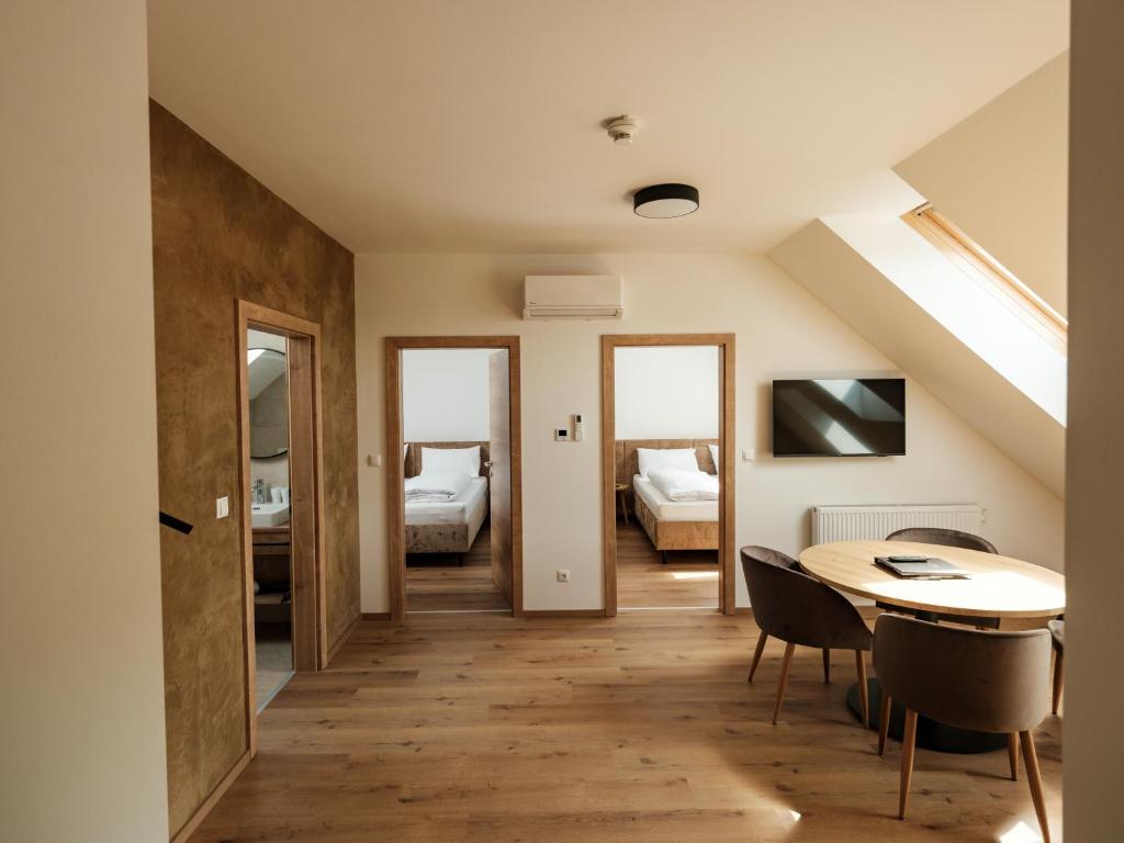 TV a/nebo společenská místnost v ubytování Hotel Neustifter