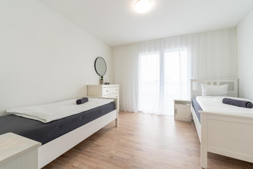Postel nebo postele na pokoji v ubytování Swiss Suites