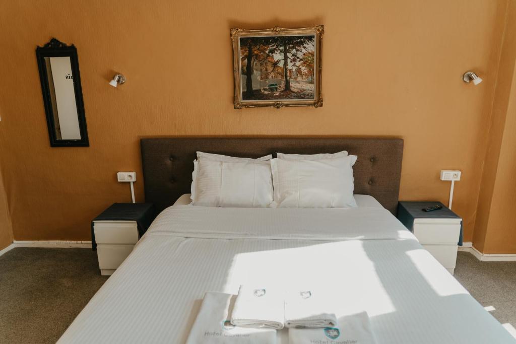 Postel nebo postele na pokoji v ubytování Hotel Cavalier
