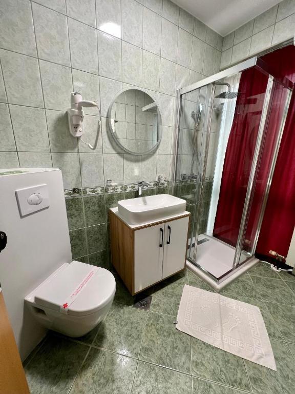 Koupelna v ubytování Hotel Brkić Sarajevo Airport - Free Parking