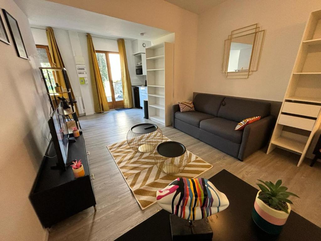 Χώρος καθιστικού στο Le Salon Doré Apartment