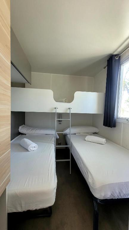 Cama o camas de una habitación en Camping Costa Blanca