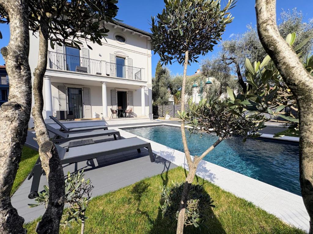 Swimmingpoolen hos eller tæt på Villa Sembenini Suite with terrace