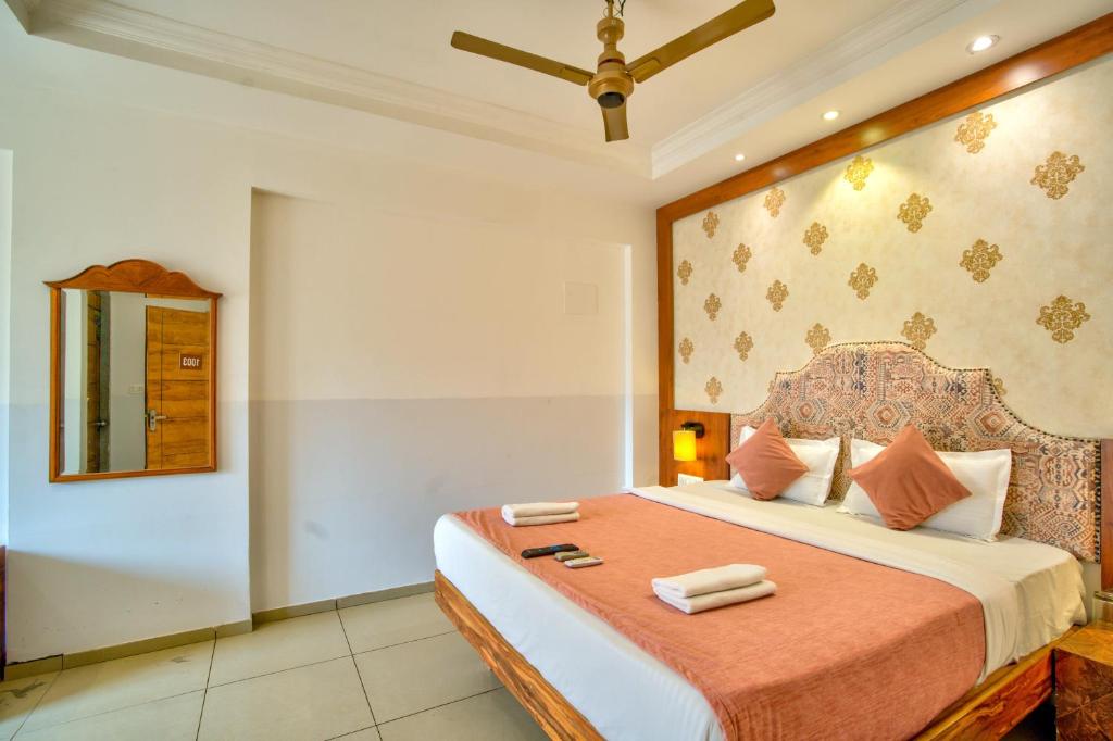 Postel nebo postele na pokoji v ubytování Hotel Sea Sapphire ,Calangute