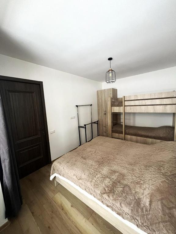 Postel nebo postele na pokoji v ubytování Navelu Didveli Residence