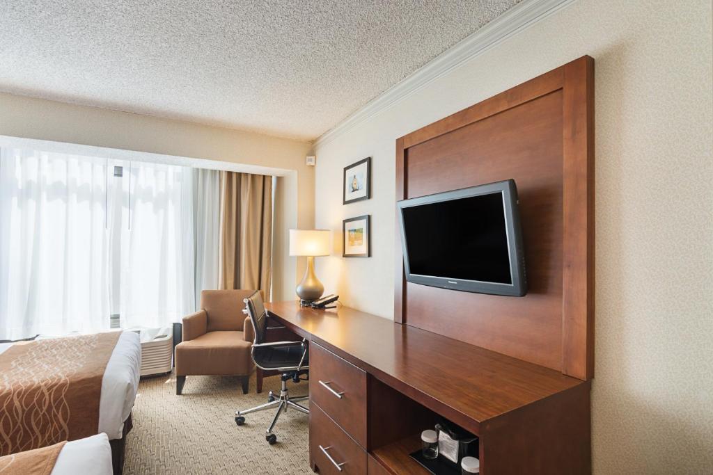 Comfort Inn By the Bay - 