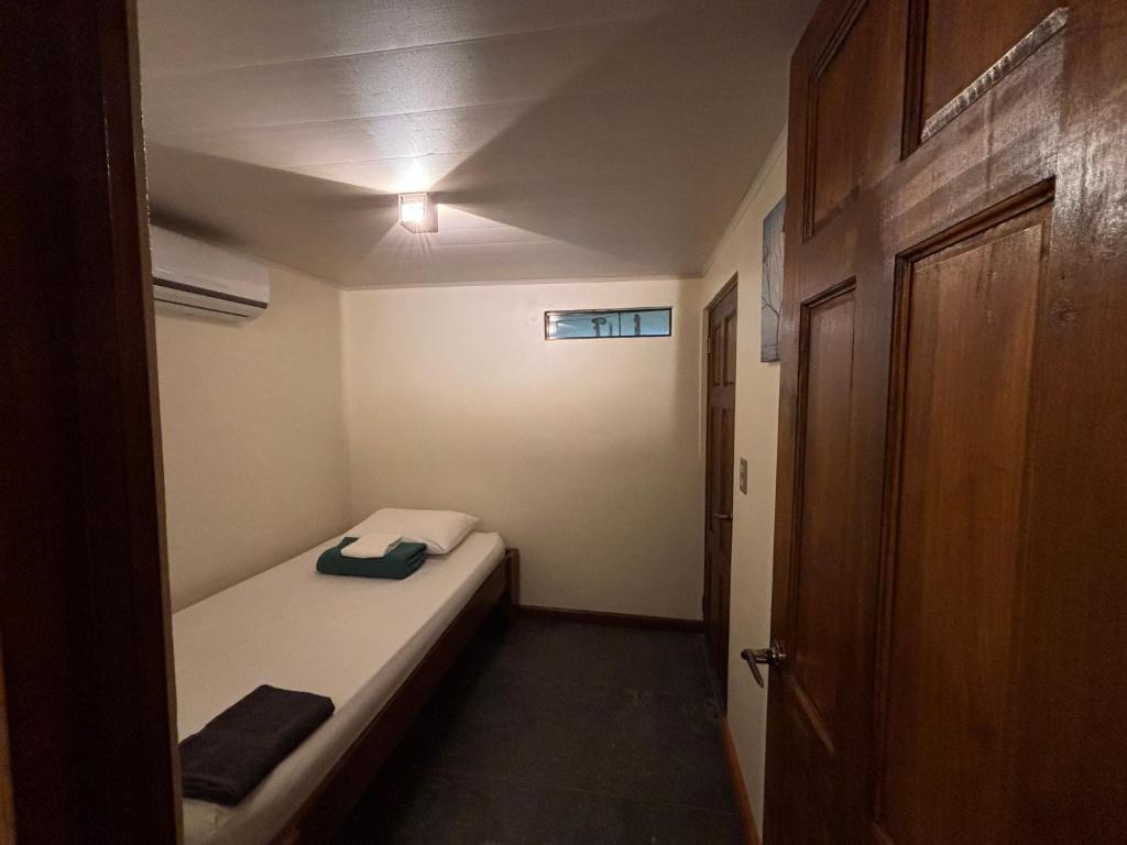 Arenal Backpackers Resort - Single Room With Private Bathroom