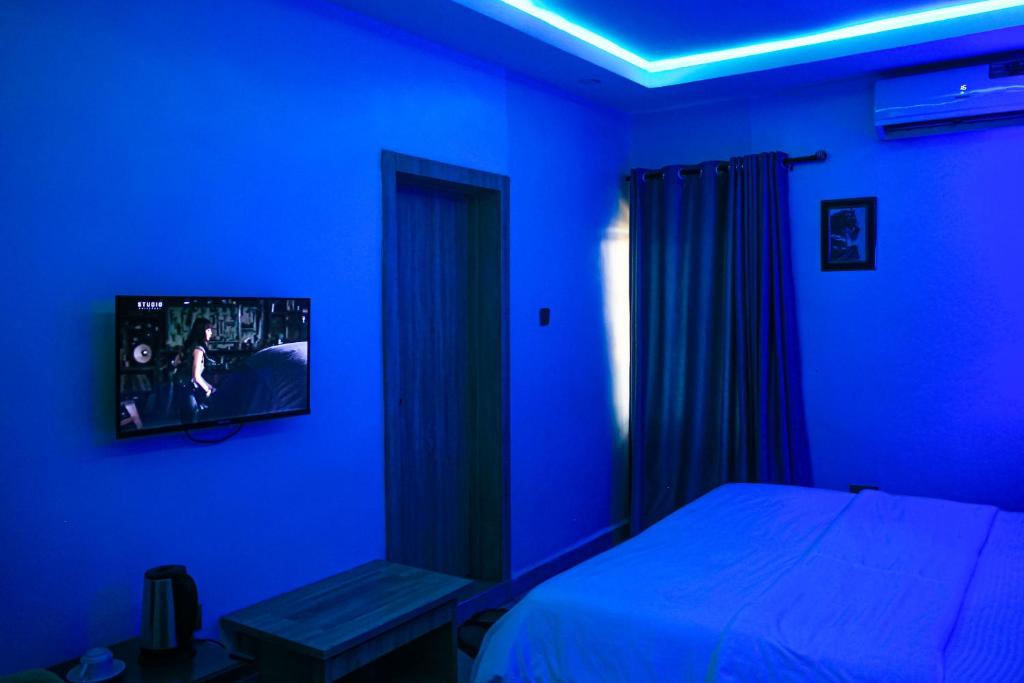 TV a/nebo společenská místnost v ubytování Marquee Land Hotel
