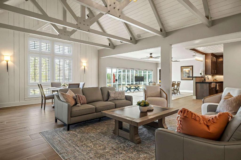 a living room with couches and a table at Lazy River Ranch - Lazy River Pool, Golf & Pickleball in Kreutzberg