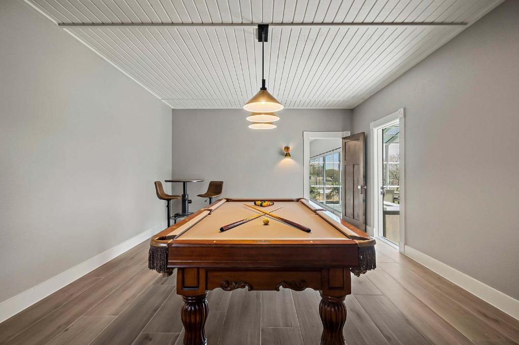 a pool table in a room with a ceiling at Lazy River Ranch - Lazy River Pool, Golf & Pickleball in Kreutzberg