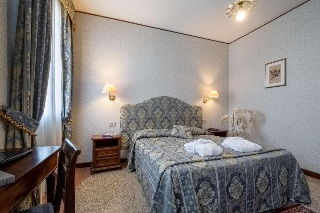 Voodi või voodid majutusasutuse Hotel La Meridiana toas