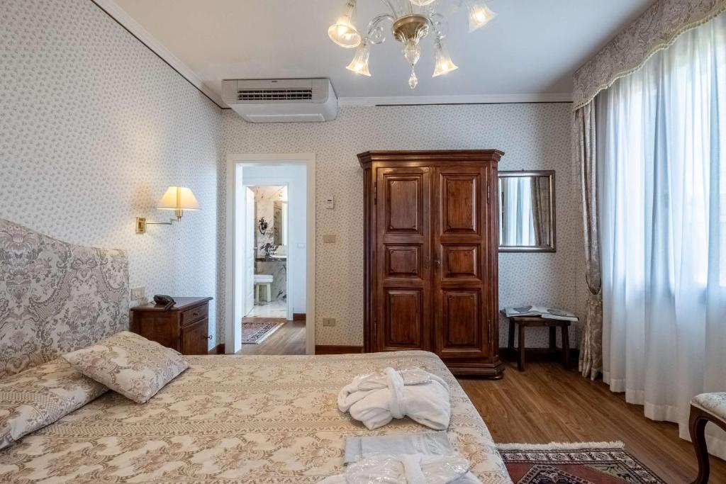 Voodi või voodid majutusasutuse Hotel La Meridiana toas