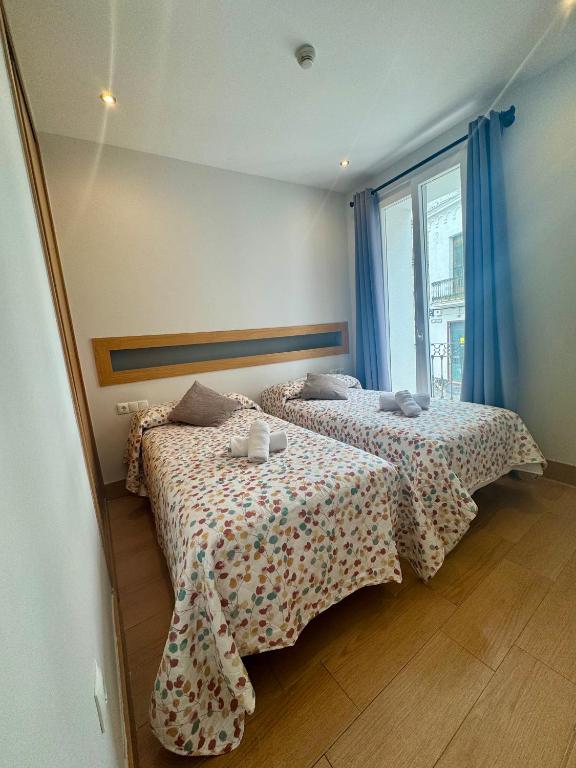 Postel nebo postele na pokoji v ubytování Alcazar Suites