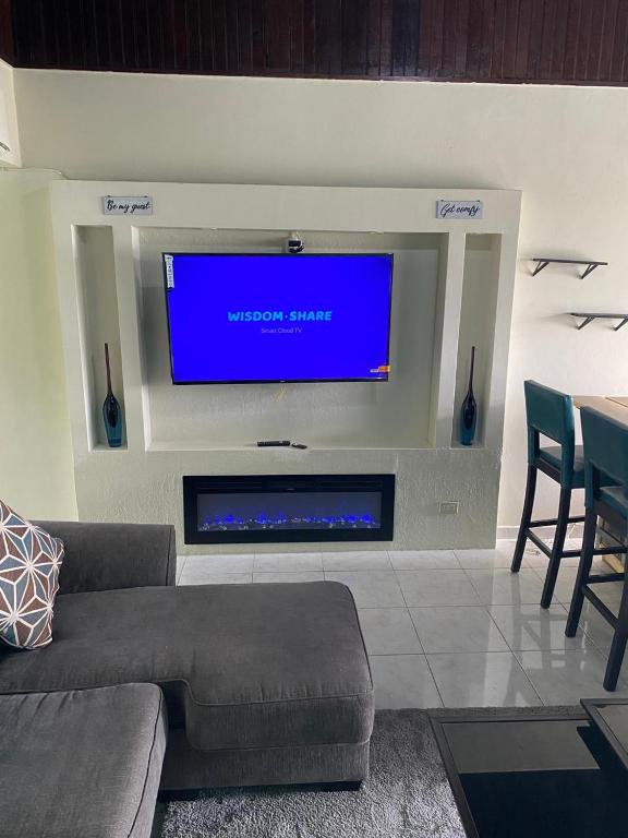 TV a/nebo společenská místnost v ubytování City View Luxury Suite