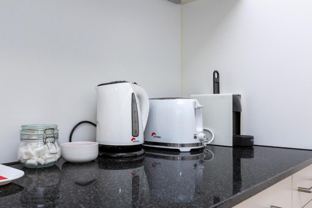 KAYA Zurich Apartment 1B - Deluxe 2BR Downtown Apt - Resim 22