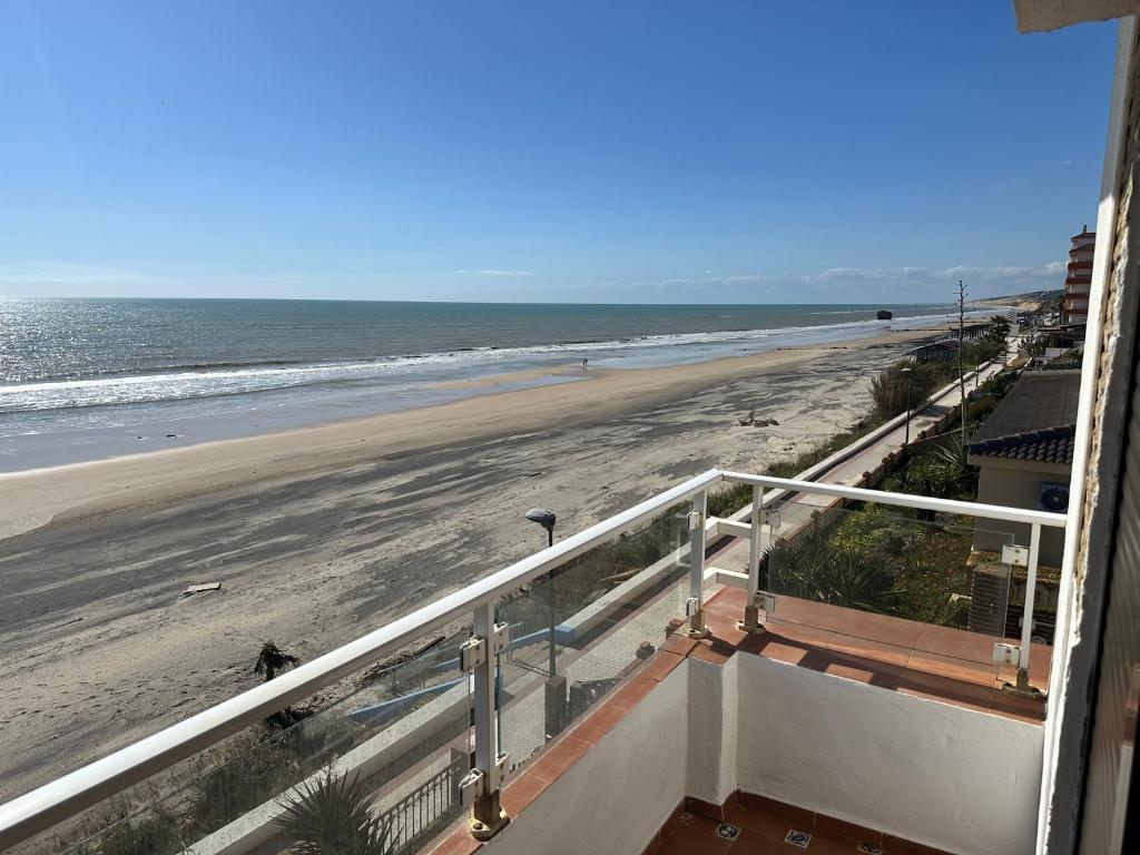 Apartamento de 2 dormitorios con terraza y vistas al mar