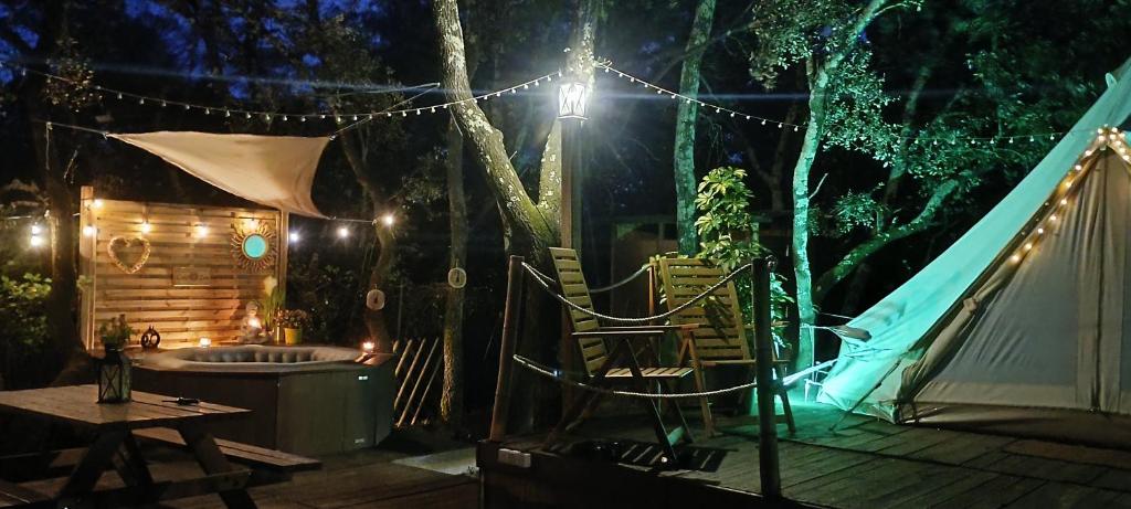 Zahrada ubytování Évasion en pleine nature, Tipi insolite et Jacuzzi au Pont du Gard !