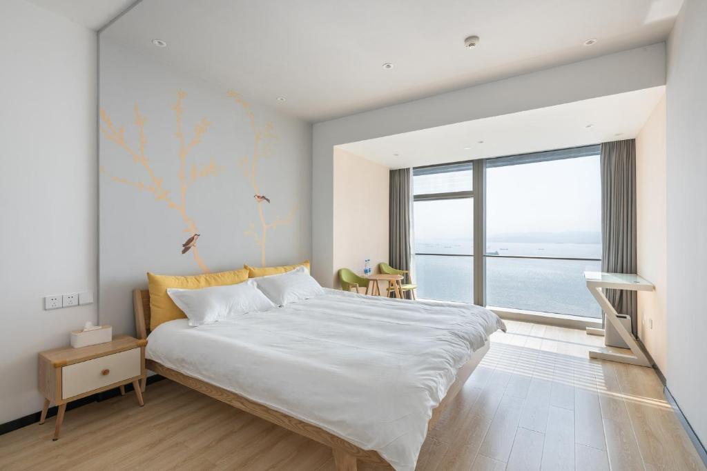 Postel nebo postele na pokoji v ubytování Xiamen Ocean View Suite - Xiamen University Twin Towers Branch