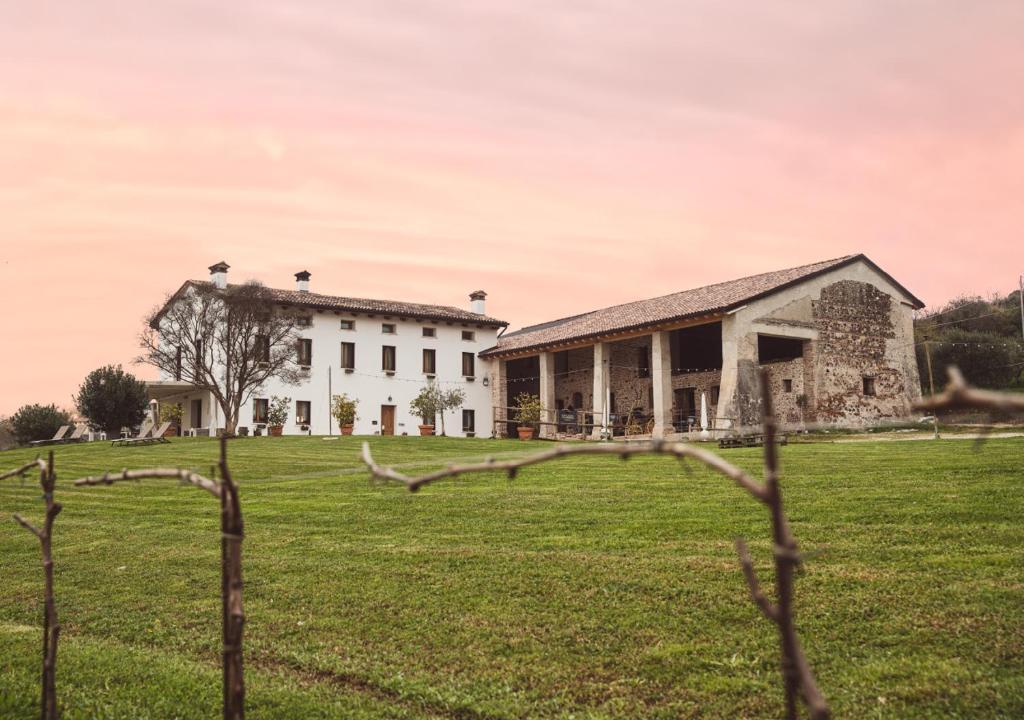 The building in which a vidéki vendégházakat is located