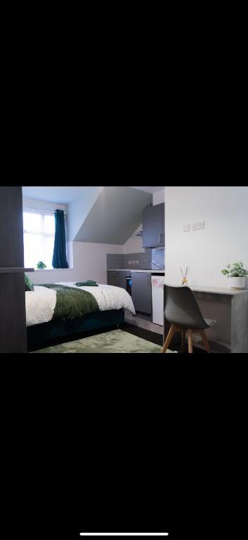 Postel nebo postele na pokoji v ubytování Warwick Studio Spaces