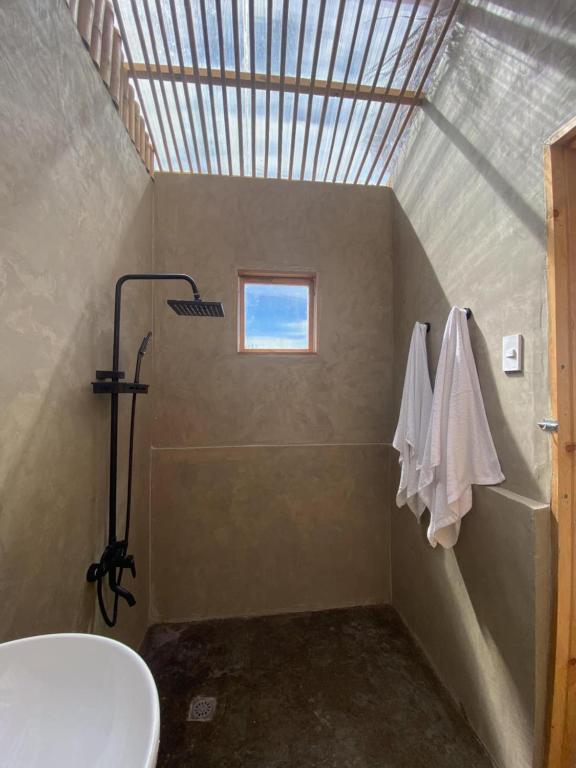 Koupelna v ubytování Glamping at Kalumo Resort - Tent 2