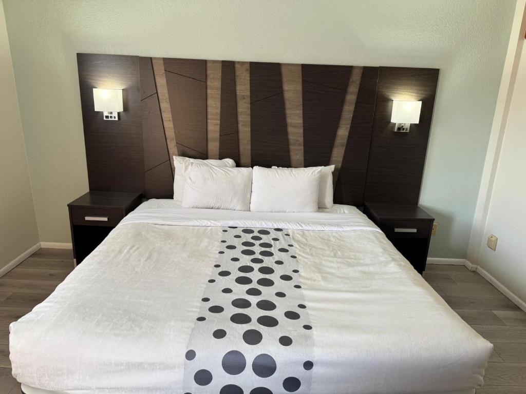 Postel nebo postele na pokoji v ubytování Hotel 191 - Moab