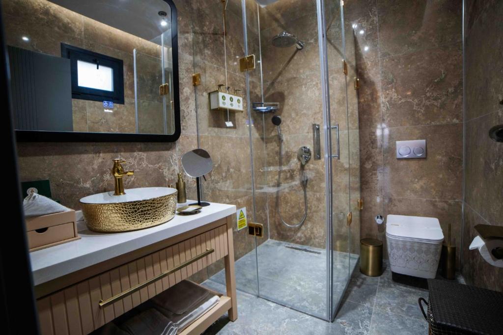Koupelna v ubytování Datca Suites Luxury Boutuiqe Hotel