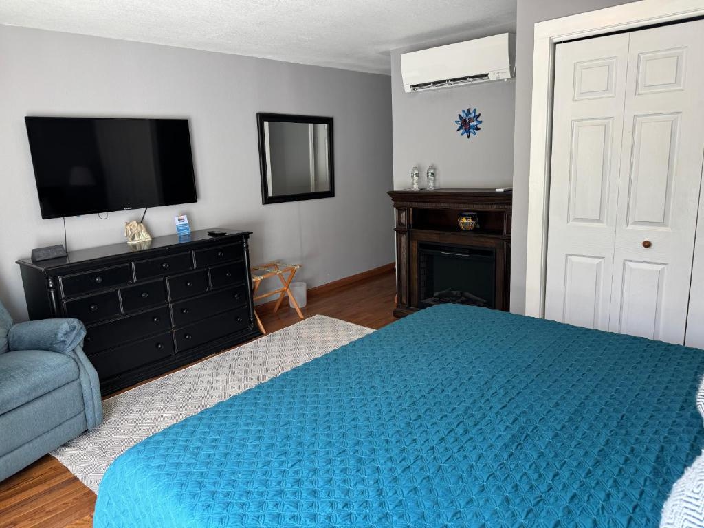 Christmas Cove Inn - King Room With Balcony