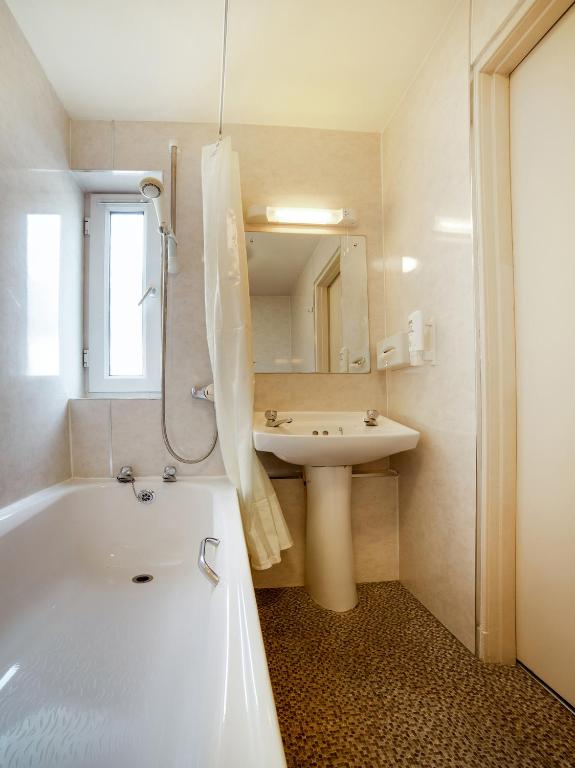 Brentwood Aberdeen City Centre near Union Street - Resim 31