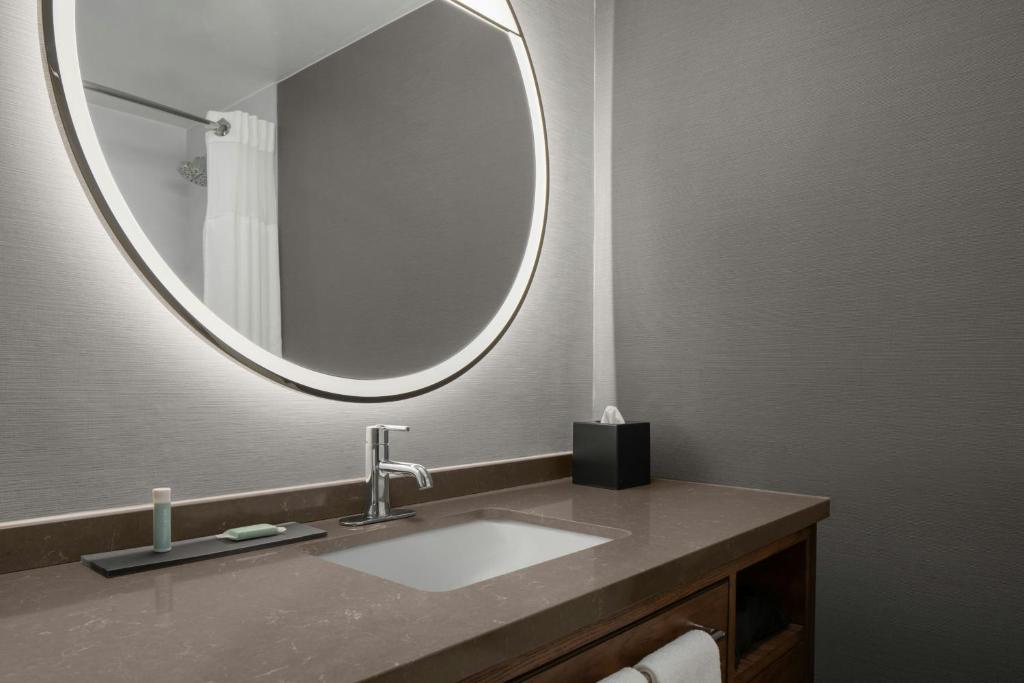Four Points by Sheraton San Jose Airport - 