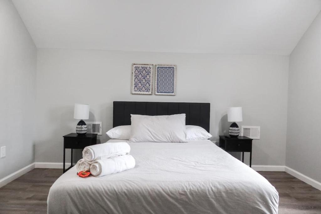 a bedroom with a large bed with towels on it at 5Bed 2Bath Near NYC, Parking, Laundry in Irvington