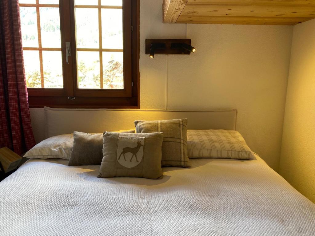 Postel nebo postele na pokoji v ubytování Wonderful apartment overlooking the Swiss alps