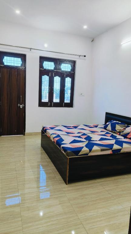 a bedroom with a bed in a room at Glorious Room's in Aonla