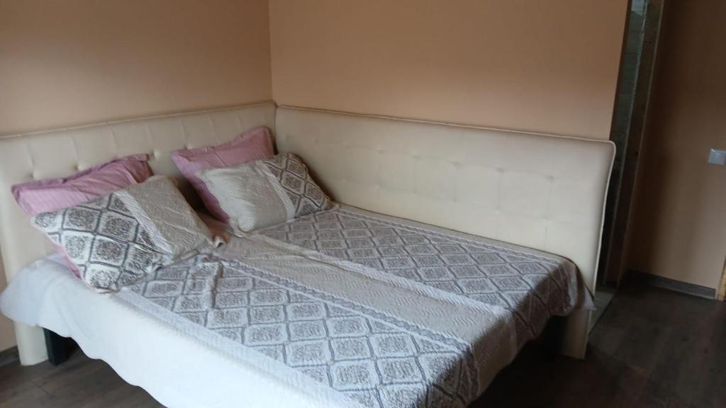 Postel nebo postele na pokoji v ubytování Cabana Ene Strada Poienari nr 13 A